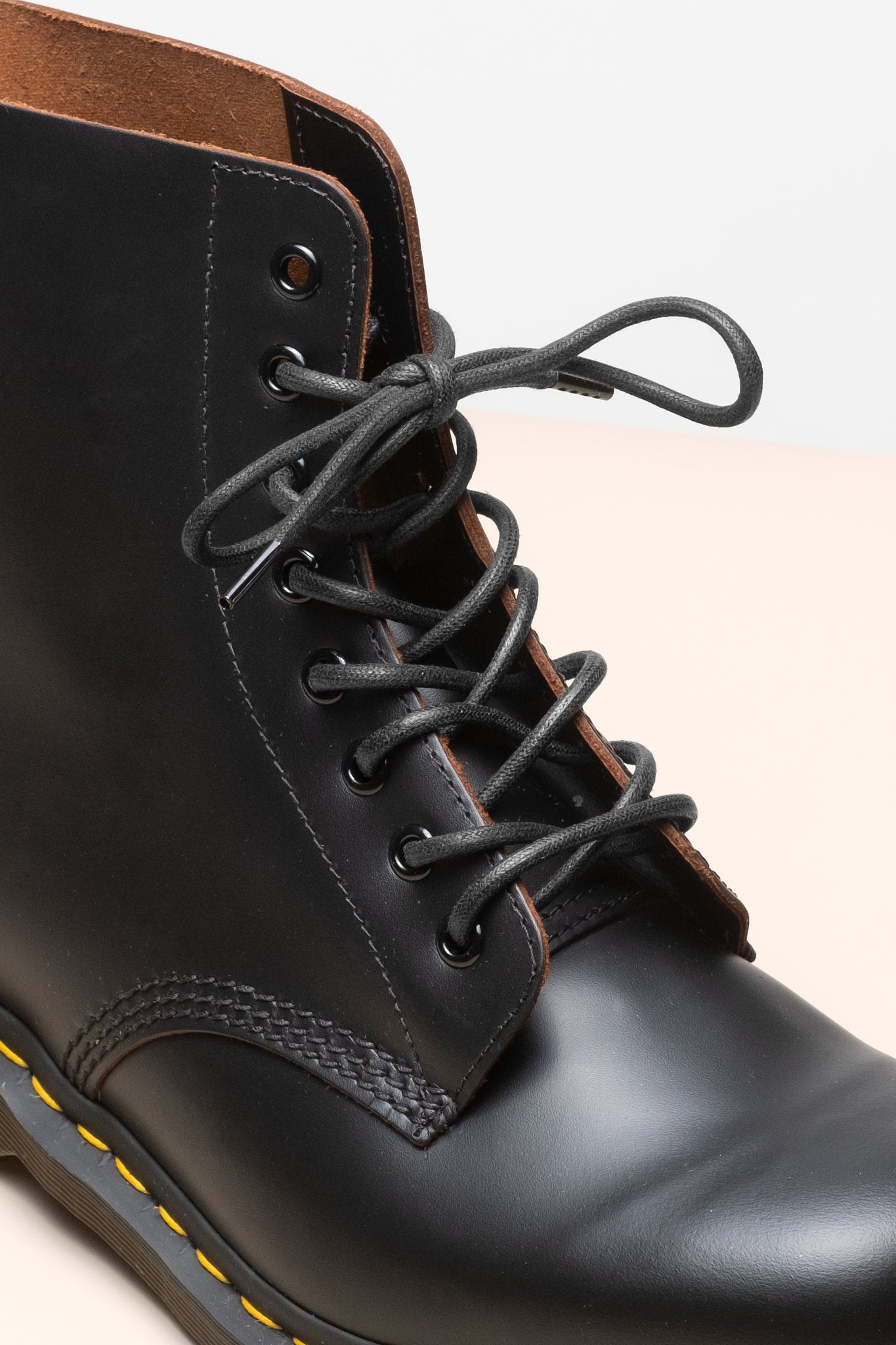 Černá - 4mm kulaté voskované tkaničky