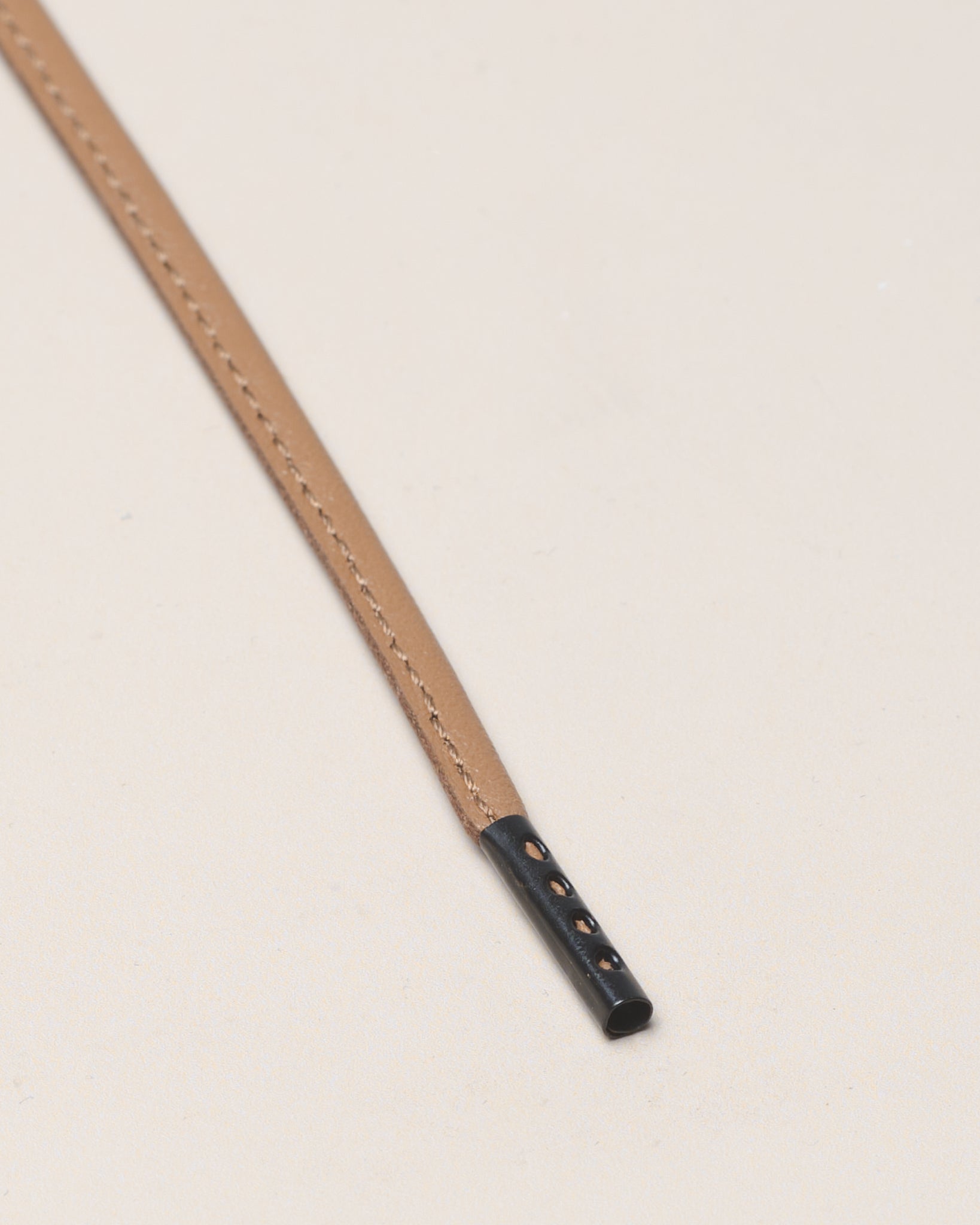 Sedlová hnědá - 4mm prošívané kožené tkaničky