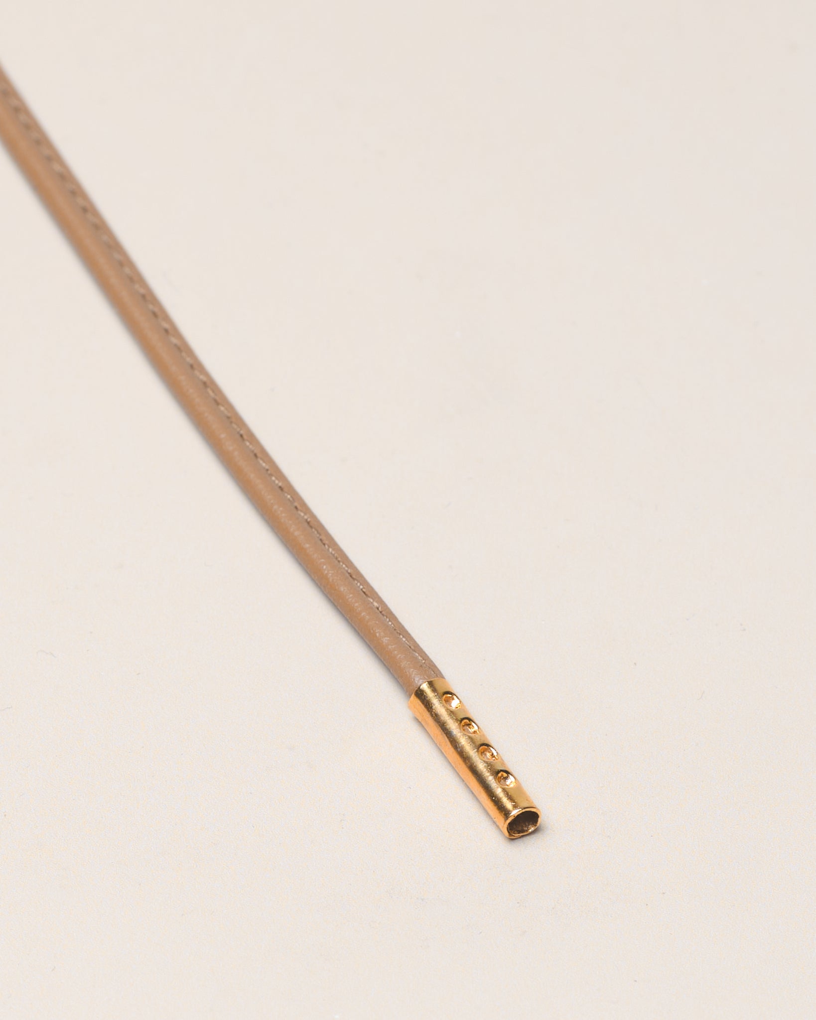 Sedlová hnědá - 4mm prošívané kožené tkaničky