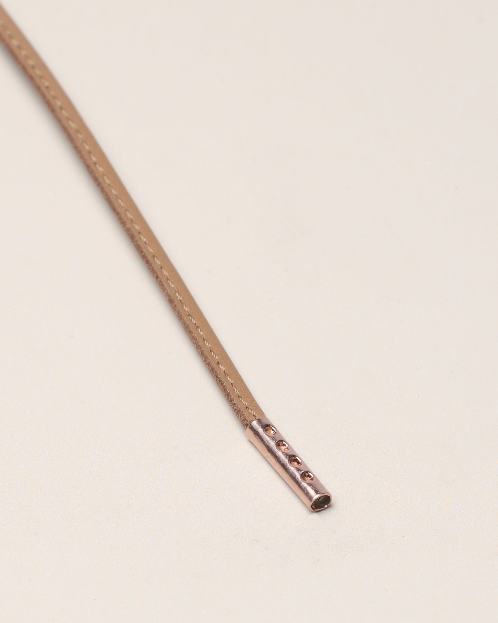 Sedlová hnědá - 4mm prošívané kožené tkaničky